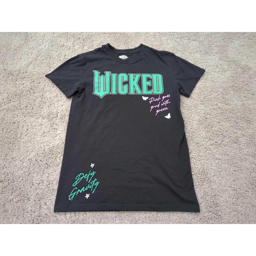 Wicked Musical T-Shirt Mens Small Defy Gravity Pink Goes Good‎ With Green Tee